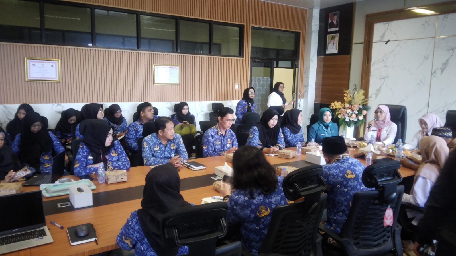 Pemkab Kotabaru Evaluasi PK2D di Desa Sampanahan Dorong Sinergi Lintas Sektor Menuju Keluarga Berkualitas Pemkab Kotabaru Evaluasi PK2D di Desa Sampanahan Dorong Sinergi Lintas Sektor Menuju Keluarga Berkualitas