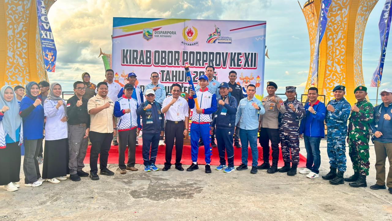 Pemkab Kotabaru Sambut Kirab Obor PORPROV XII Kalsel di Siring Laut,Kobarkan Semangat Sportivitas dan Persatuan Pemkab Kotabaru Sambut Kirab Obor PORPROV XII Kalsel di Siring Laut,Kobarkan Semangat Sportivitas dan Persatuan