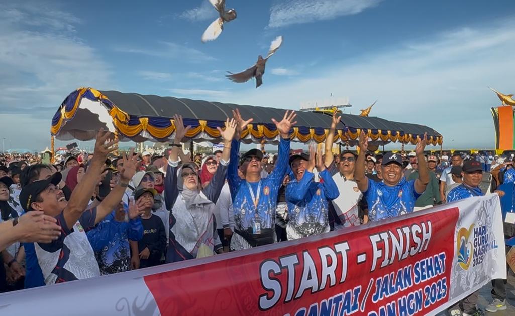 Pemkab bersama PGRI Kotabaru Gelar Jalan Sehat dan Senam Anak Indonesia Hebat